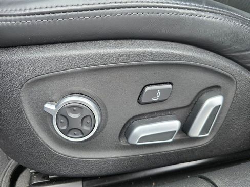 Used 2017 Audi RS 7 Prestige w/ Driver Assistance Package image 24