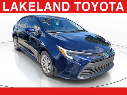 Used 2025 Toyota Corolla LE FWD image 1