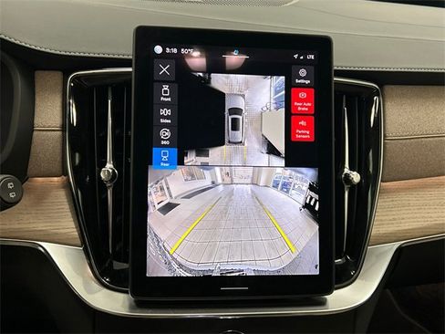 Certified 2025 Volvo XC90 B6 Plus image 17