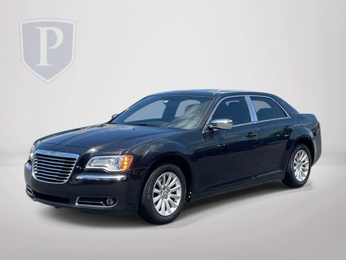 Used 2013 Chrysler 300 w/ Driver Convenience Group RWD image 4