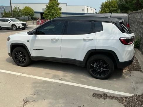 Used 2023 Jeep Compass Latitude w/ Convenience Group AWD/4WD image 6