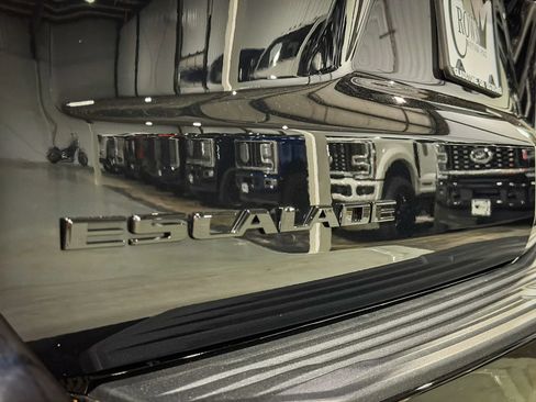Used 2026 Cadillac Escalade Platinum Sport w/ LPO, ONYX Package AWD/4WD image 6