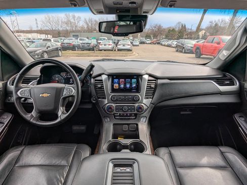 Used 2017 Chevrolet Tahoe LT w/ LT Signature Package image 3
