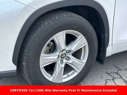 Used 2023 Toyota Highlander LE AWD/4WD image 3