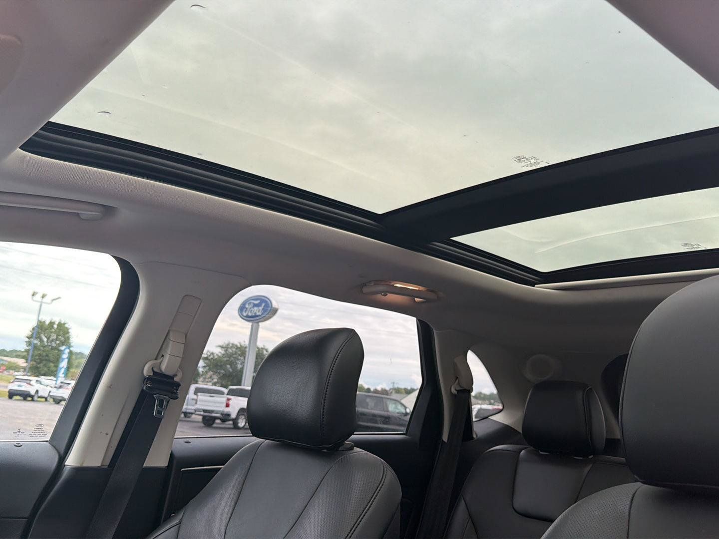 Used 2015 Ford Edge Titanium w/ Equipment Group 301A FWD image 17