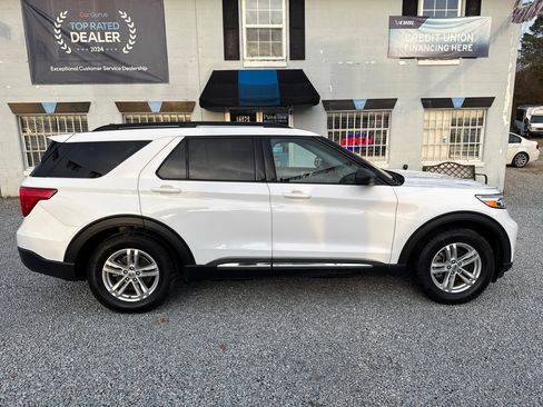 Used 2021 Ford Explorer XLT w/ Equipment Group 202A image 6