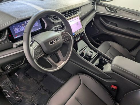 New 2025 Jeep Grand Cherokee Limited w/ Black Appearance Package image 10