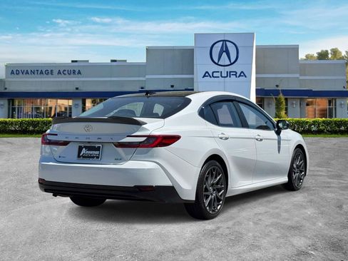 Used 2025 Toyota Camry XLE FWD image 5