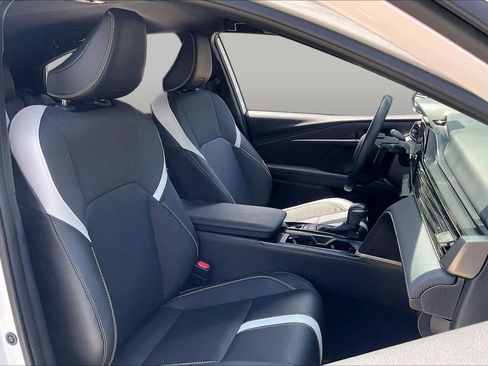 Used 2026 Toyota Camry SE w/ Convenience Package FWD image 9