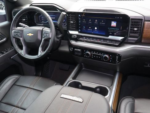 Used 2025 Chevrolet Silverado 2500 High Country w/ High Country Premium Package AWD/4WD image 12