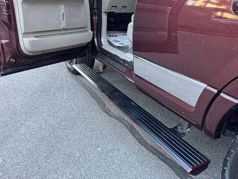 Used 2010 Lincoln Navigator 4WD image 12