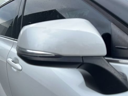 Used 2022 Toyota Highlander LE FWD image 25