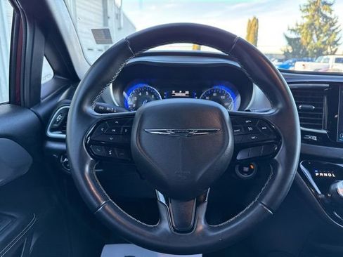 Used 2018 Chrysler Pacifica Touring-L w/ Premium Audio Group image 24