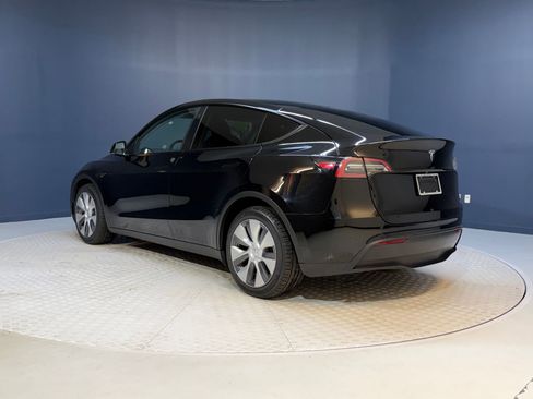Used 2023 Tesla Model Y Long Range image 3