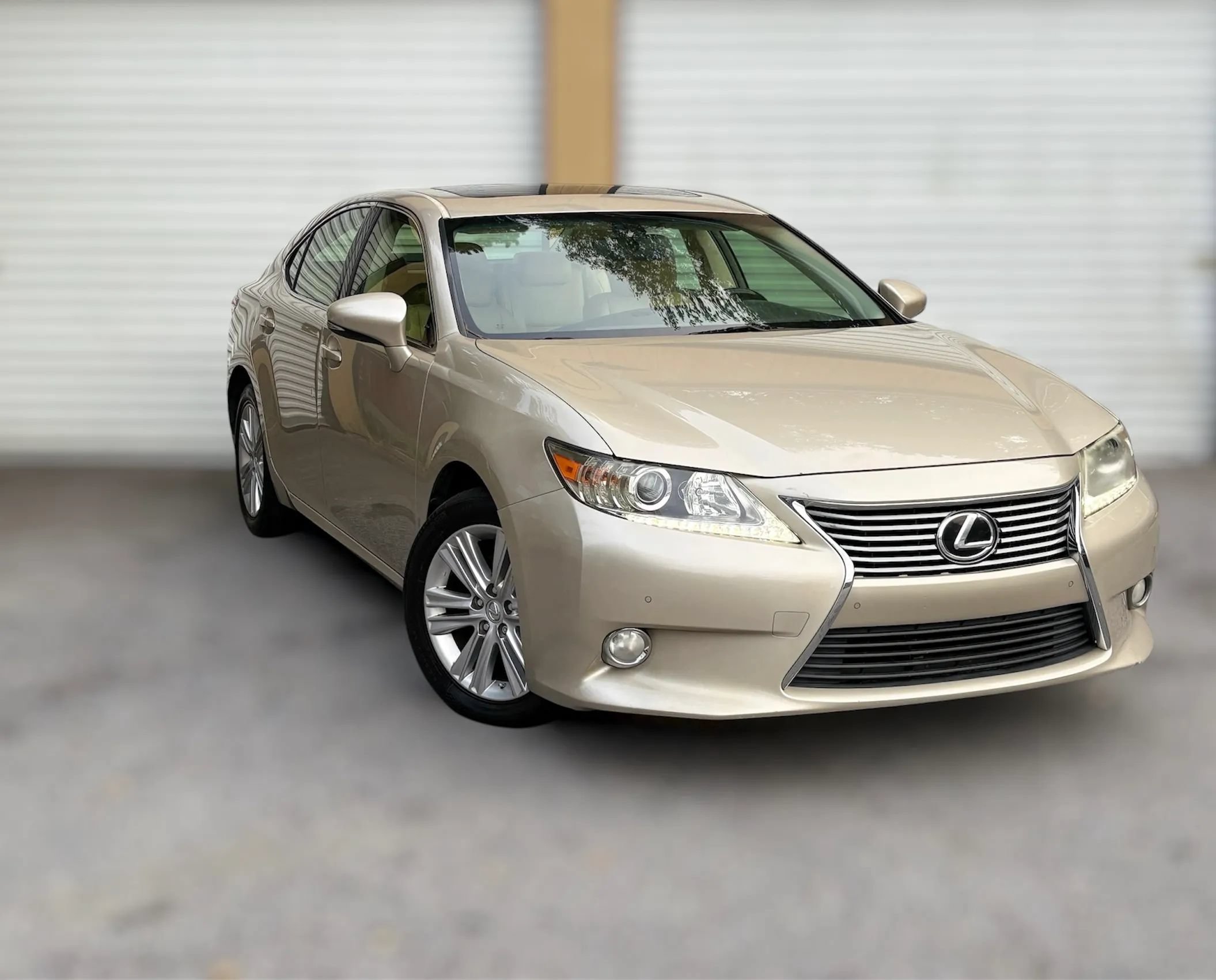 Used 2015 Lexus ES 350 w/ Premium Package FWD image 2