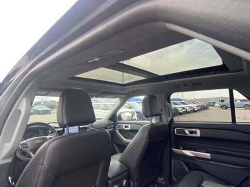 Used 2023 Ford Explorer XLT w/ Equipment Group 202A image 7
