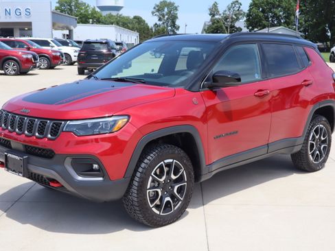 Used 2024 Jeep Compass Trailhawk w/ Trailhawk Elite Group AWD/4WD image 2