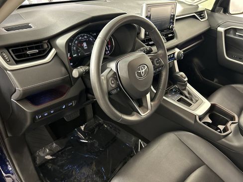 Used 2019 Toyota RAV4 Limited w/ Cold Weather Package FWD image 13