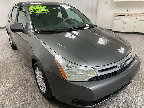 Used 2010 Ford Focus SE image 3