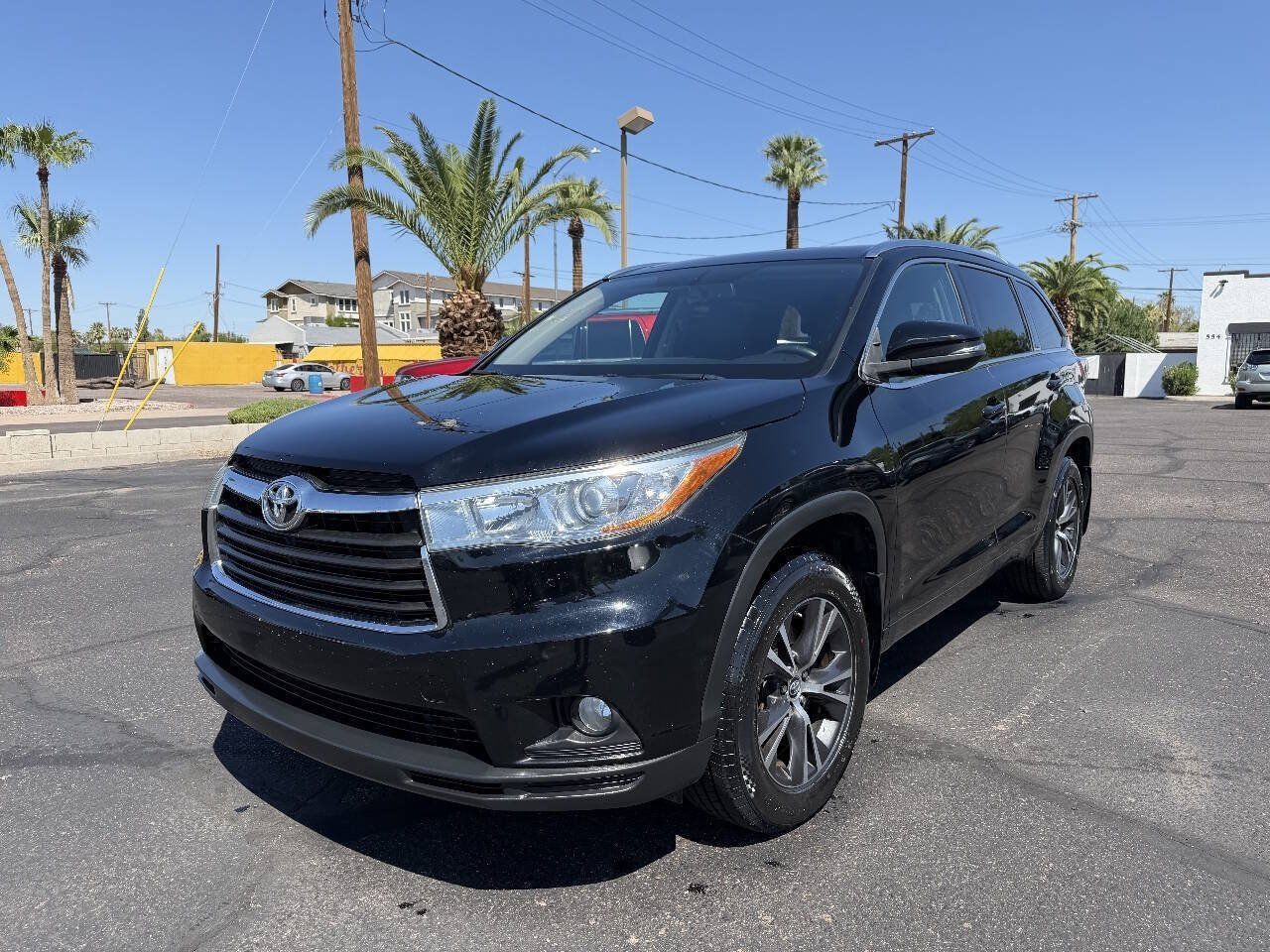 Used 2016 Toyota Highlander XLE AWD/4WD image 2