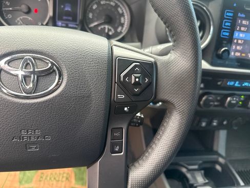 Used 2019 Toyota Tacoma TRD Sport w/ TRD Premium Sport Package AWD/4WD image 25