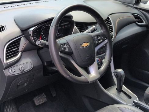 Used 2019 Chevrolet Trax LT w/ LT Convenience Package FWD image 12