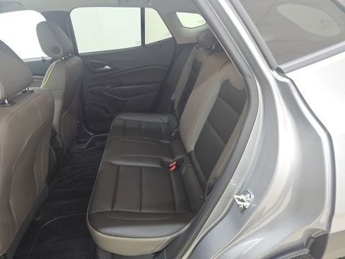 Used 2025 Chevrolet Trax ACTIV w/ Sunroof Package image 3