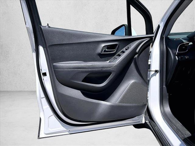 Used 2018 Chevrolet Trax LS FWD image 18