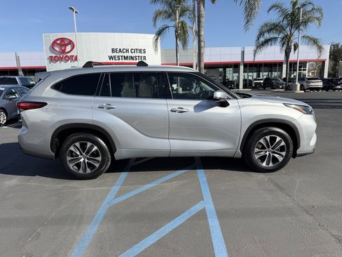 Certified 2022 Toyota Highlander XLE image 13
