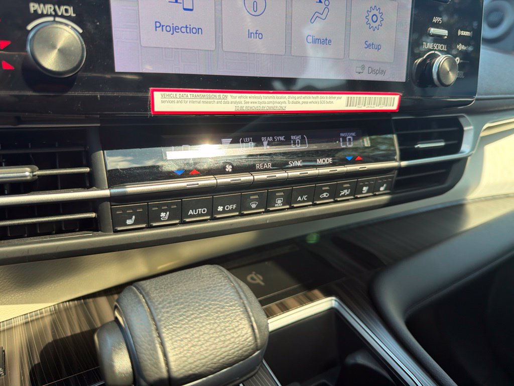 Used 2024 Toyota Sienna Platinum FWD image 33