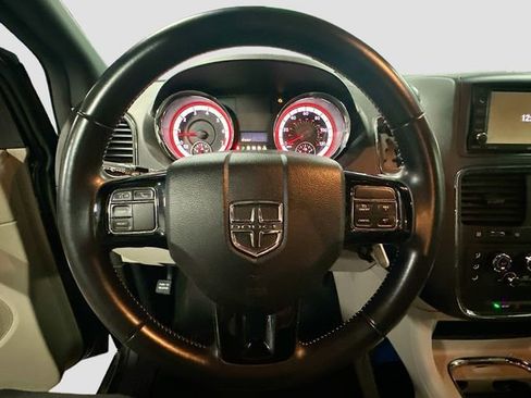 Used 2018 Dodge Grand Caravan SXT image 12