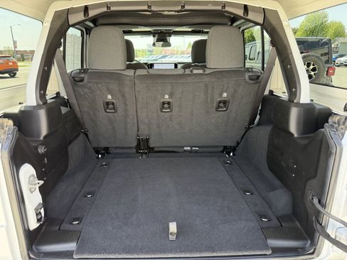 Used 2025 Jeep Wrangler Unlimited Sahara AWD/4WD image 14