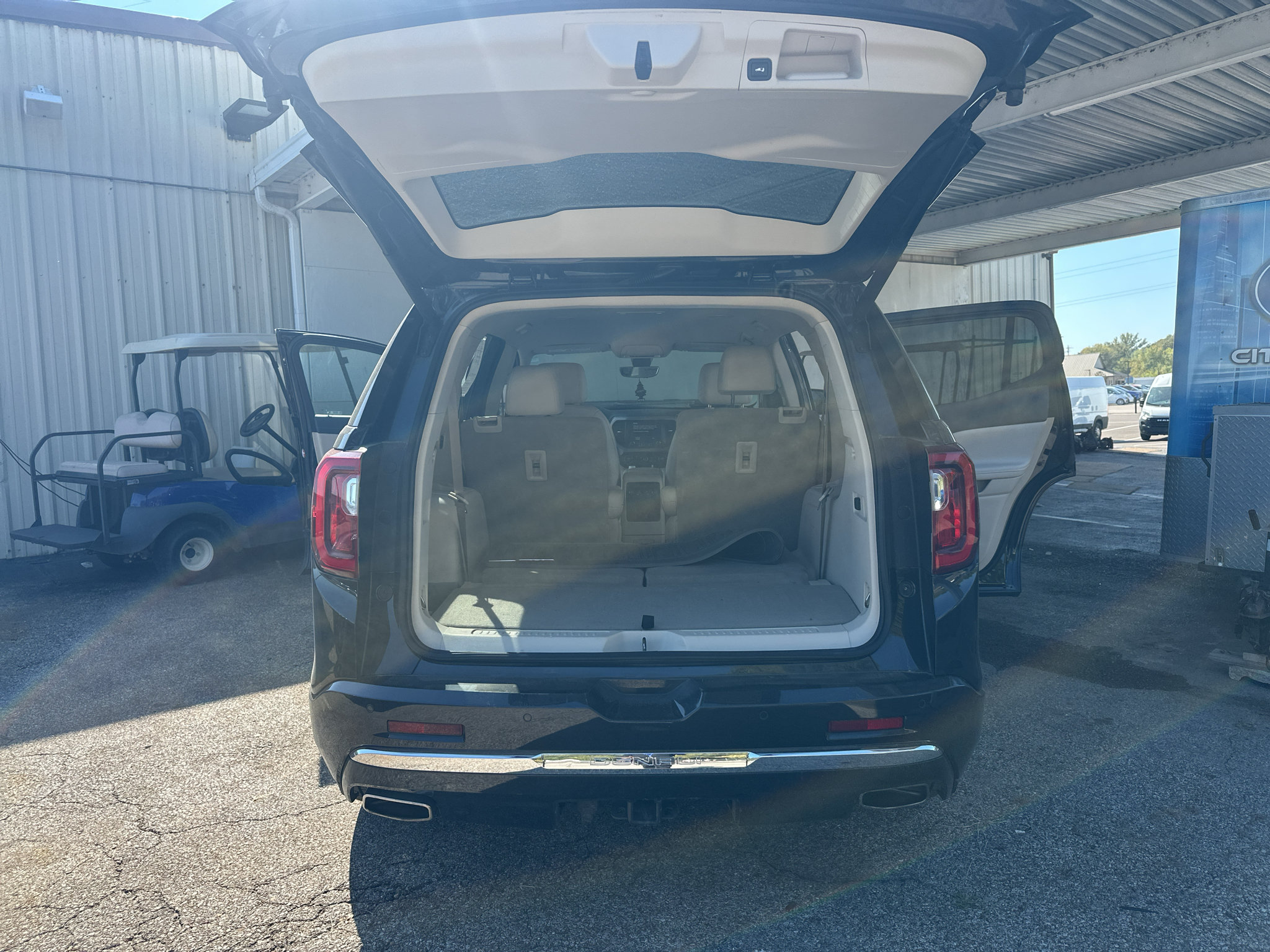 Used 2020 GMC Acadia Denali w/ Technology Package FWD image 21