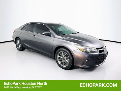 Used 2017 Toyota Camry SE image 1