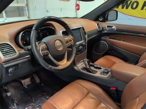 Used 2017 Jeep Grand Cherokee Summit image 10