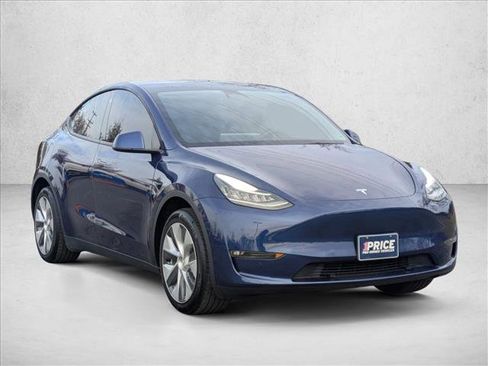 Used 2022 Tesla Model Y Long Range image 3