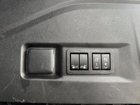 Used 2023 GMC Yukon SLT w/ SLT Premium Package image 38