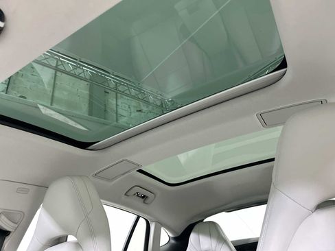 Used 2018 Porsche Panamera 4 Executive image 16