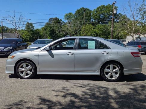 Used 2011 Toyota Camry SE w/ SE Extra-Value Pkg #1 FWD image 6