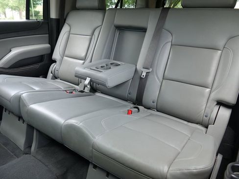 Used 2020 Chevrolet Suburban LT RWD image 12