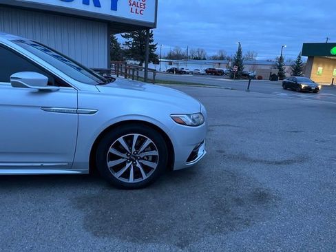 Used 2018 Lincoln Continental Premiere image 13