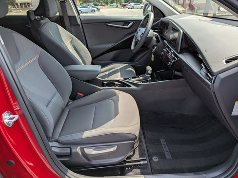 Used 2025 Kia Niro LX FWD image 35