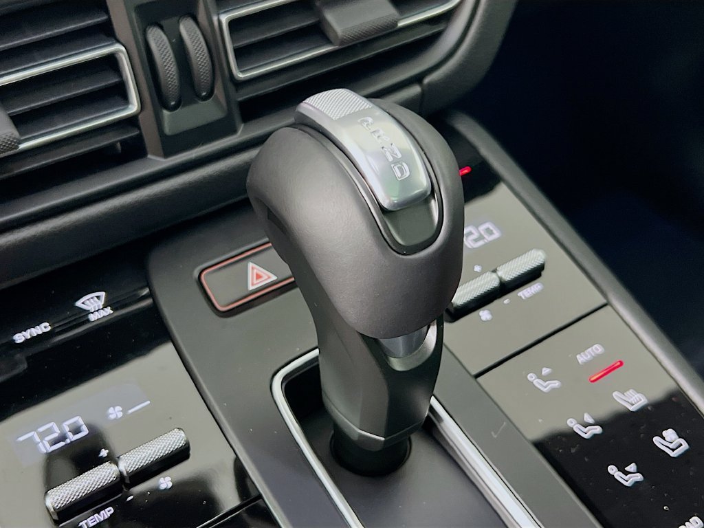 Certified 2026 Porsche Macan AWD/4WD image 19
