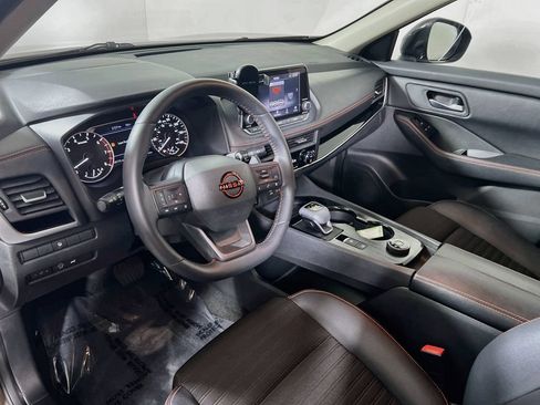 Used 2025 Nissan Rogue SV AWD/4WD image 9
