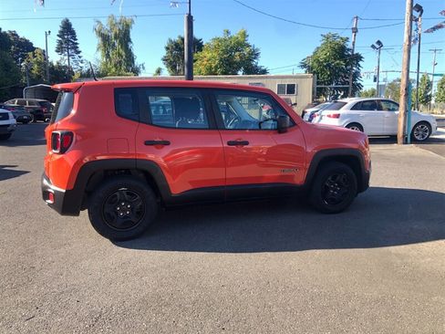 Used 2017 Jeep Renegade Sport w/ Power & Air Group FWD image 2