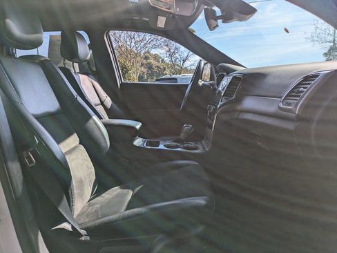 Used 2021 Jeep Grand Cherokee Laredo X image 33