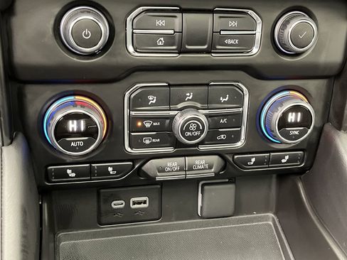 Certified 2024 Chevrolet Tahoe LT w/ LT Signature Package image 25