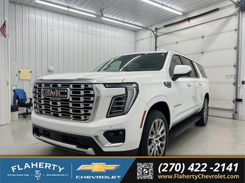 Used 2025 GMC Yukon XL Denali AWD/4WD image 6