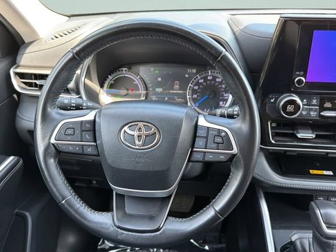 Used 2023 Toyota Highlander XLE FWD image 15