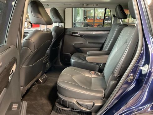 Used 2023 Toyota Highlander Platinum AWD/4WD image 22